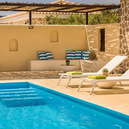 ヴィラ Akrolithos Kouvalata