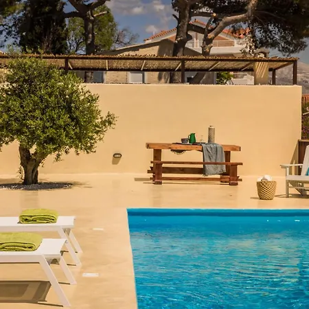 Akrolithos ヴィラ Kouvalata