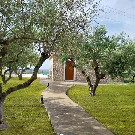 Βίλα Akrolithos Kouvalata